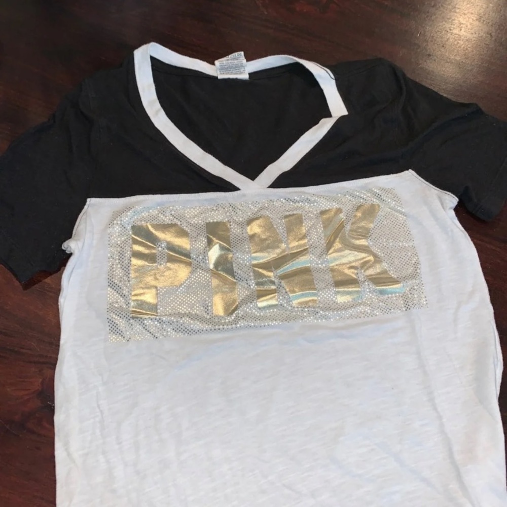 vs Pink tee / v-neck